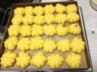 自制南瓜小餐包做法图解8)