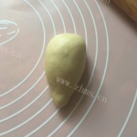 自制蜜豆面包卷做法图解6)