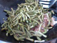 家常菜酸豆角炒肉做法图解8)