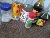 「DIY美食」豆干芹菜焖咸鱼做法图解3)