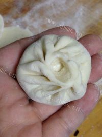 美味可口的三鲜小肉包做法图解13)