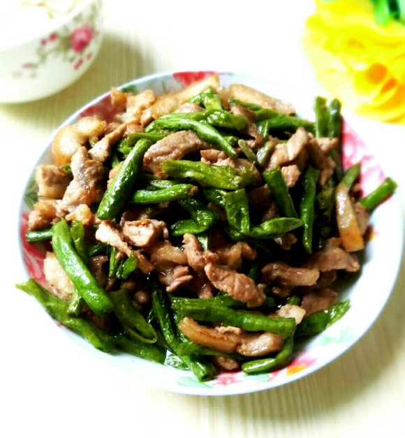 美味营养的豆角炒肉