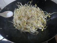 口感好的炒黄豆芽做法图解5)
