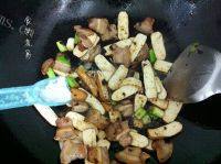 简单的蒜香豆干五花肉做法图解5)