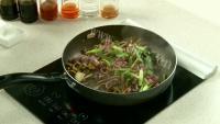 家常菜酸豆角炒鸡胗做法图解3)