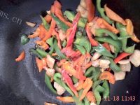 香喷喷的辣椒炒肉做法图解6)