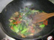 鲜嫩的香菇炒油菜