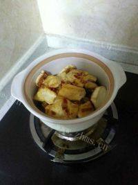 家常菜鱼头豆腐煲做法图解6)