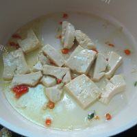 家常菜芹菜豆腐做法图解5)