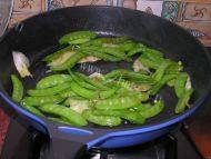 牛肉炒荷兰豆做法图解5)