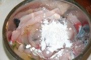 美味的重庆酸菜鱼做法图解7)