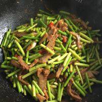 家常菜蒜薹炒牛肚做法图解8)