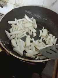 家常菜杏鲍菇炒肉丝做法图解4)