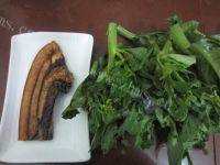 家常菜芥蓝炒腊肉做法图解1)