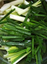 荞菜炒肉做法图解1)