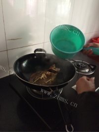 美味的烧鳜鱼做法图解4)