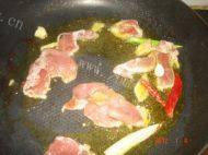 喷香的肉炒土豆丝做法图解3)