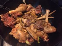 好吃的小鸡炖蘑菇做法图解4)