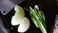 清香青椒洋葱鸡蛋饼做法图解4)