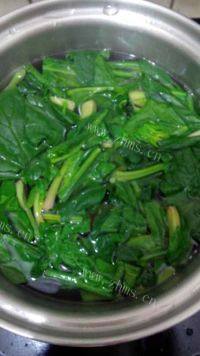 美味的菠菜鸡蛋汤做法图解3)