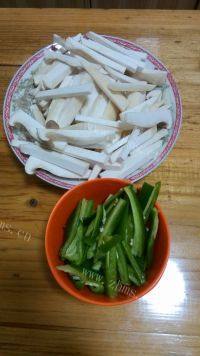 家常菜青椒杏鲍菇做法图解1)