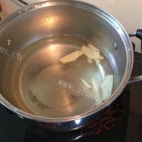 美味明月草瘦肉汤做法图解7)