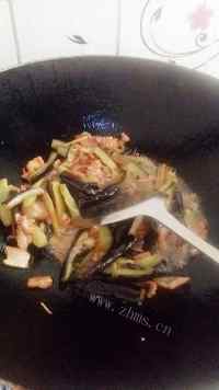 家常菜茄子炒肉丝做法图解12)