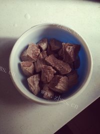 家常菜番茄炖牛肉做法图解3)