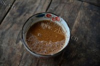 美味的黑椒脆皮肠做法图解4)