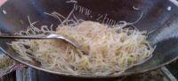 香糯的素炒绿豆芽做法图解10)