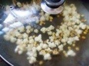 自制爆米花做法图解4)