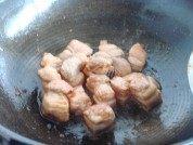柚香腩肉煲做法图解5)