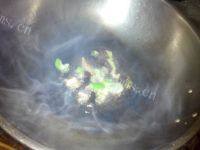 鲜甜炒菠菜做法图解3)
