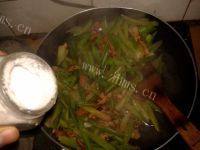鲜甜芹菜炒肉片做法图解9)