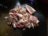 家常菜胡萝卜炒肉片做法图解2)