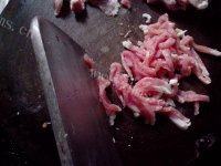 味道不错的青椒炒肉丝做法图解3)