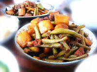 味道超好的猪肉炖山药豆角做法图解11)