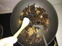「DIY美食」黑木耳炒肉做法图解4)