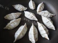 美味的柳叶煎饺做法图解9)