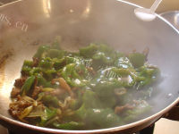 家常菜青椒炒肉做法图解11)