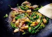 家常菜青椒洋葱回锅肉做法图解5)