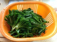 诱人的韭菜炒虾仁做法图解2)