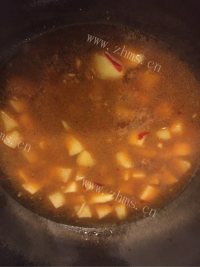 新鲜的海鲜土豆煲仔饭做法图解4)
