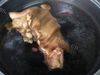 美味的卤水猪耳朵做法图解2)