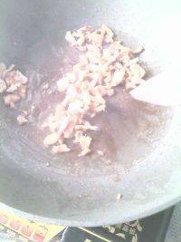 美食香菇肉丁烩面做法图解2)