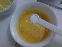 在家做电饭煲蛋糕做法图解4)