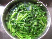 简易的菠菜炒粉丝做法图解2)