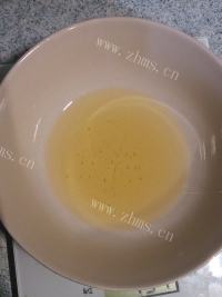 美味的蛋黄莲蓉广式月饼做法图解2)