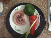 家常菜双椒炒肉做法图解1)