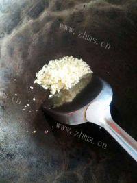 美味的蒜蓉粉丝蒸扇贝做法图解7)